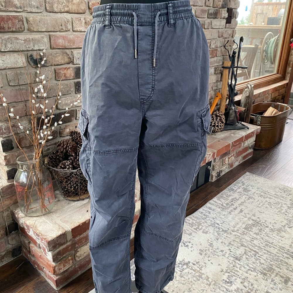 American eagle pull on cargo pants. Size M